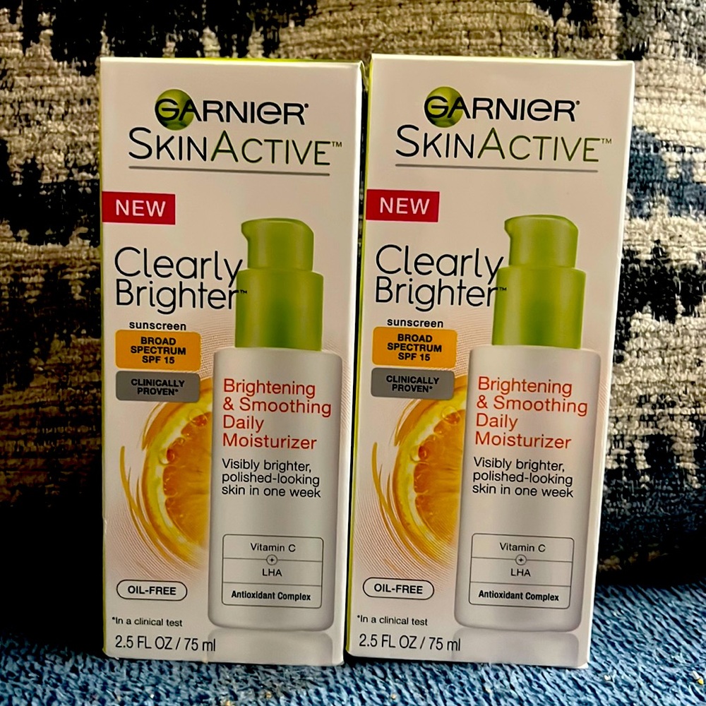 Garnier SkinActive Clearly Brighter Brightening & Smoothing Daily Moisturizer
